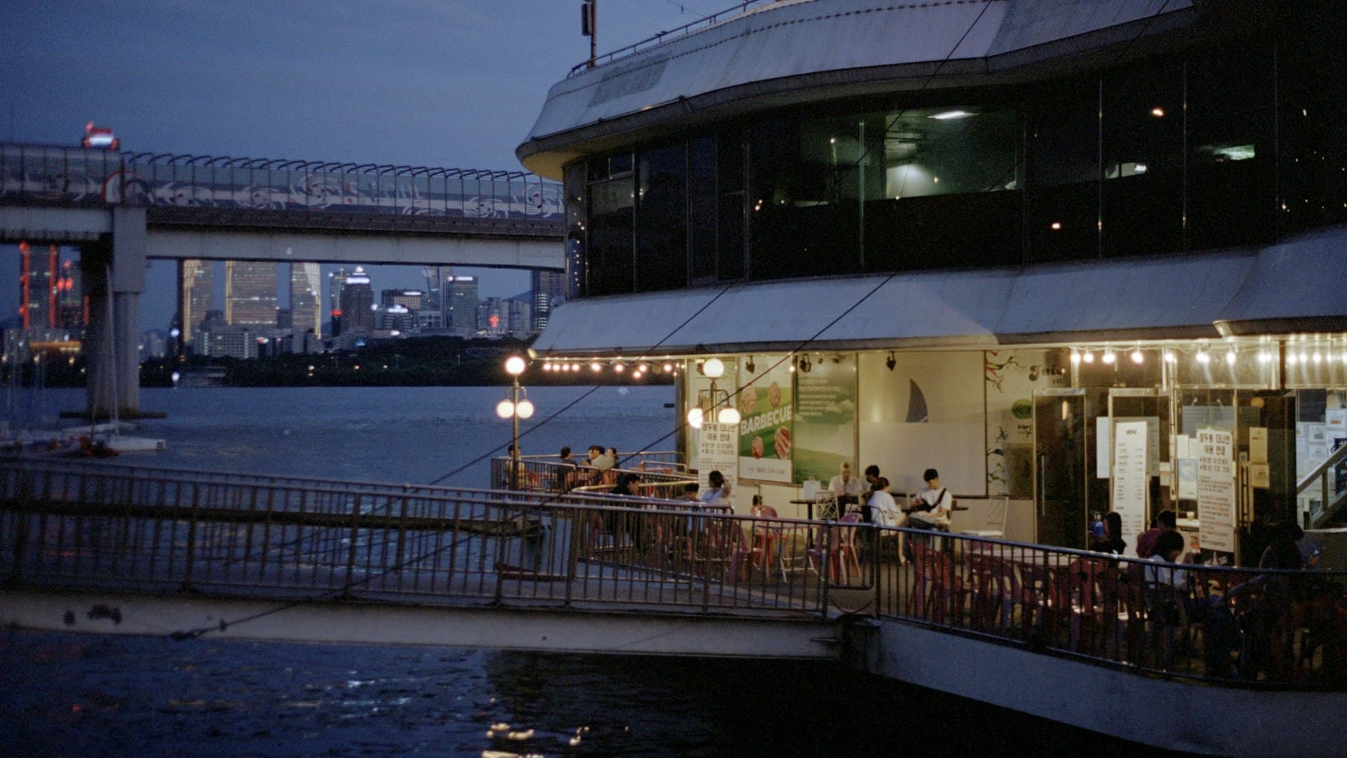 ソウル冬のルーフトップカフェ2025：漢江ビューから都心スカイラインまで完全ガイド