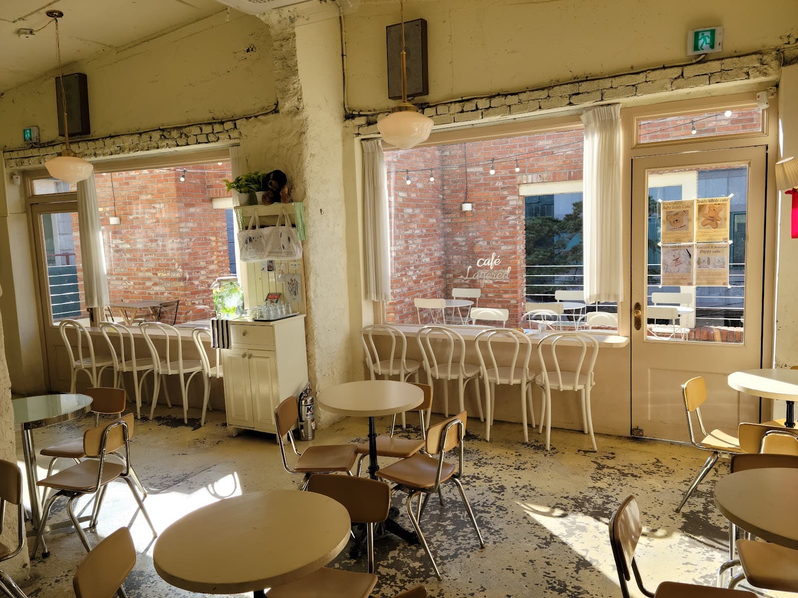 Yeonnam-dong Guide 2025: Hidden Cafe Neighborhood by the Forest Path