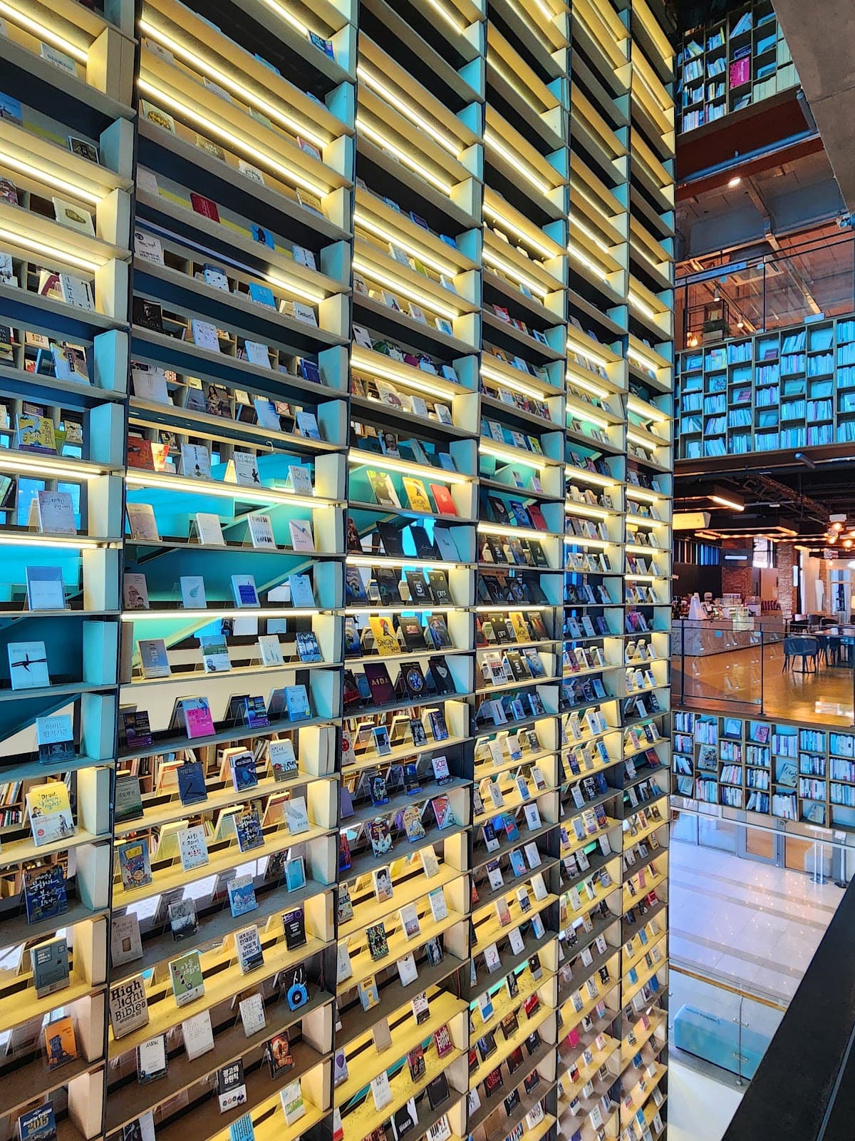 ブックパークラウンジ 3