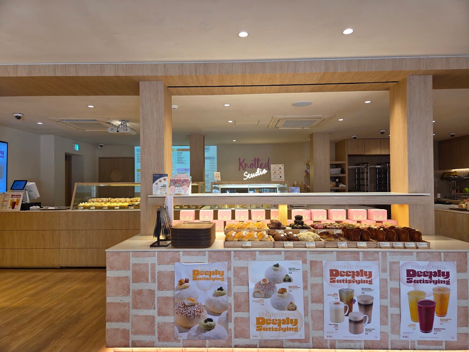 Cafe Knotted (Dosan) 5