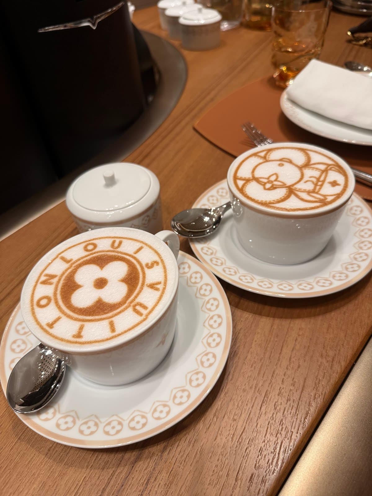 路易威登咖啡馆 (Le Café Louis Vuitton) 3