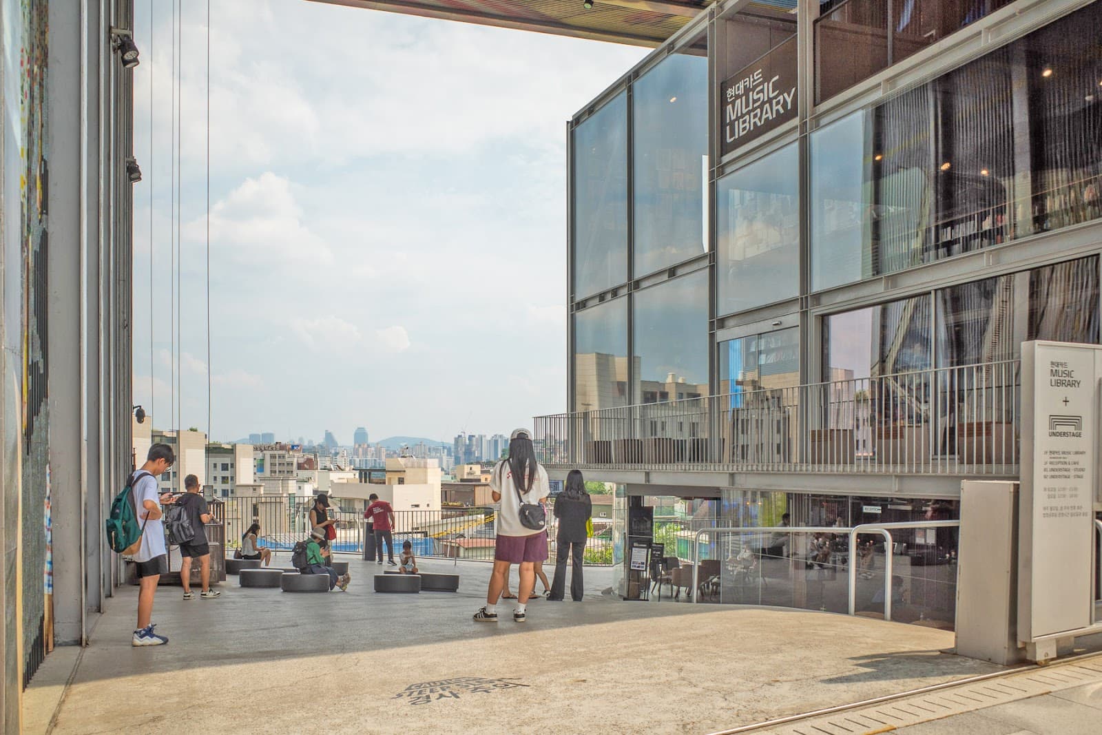 现代卡音乐图书馆