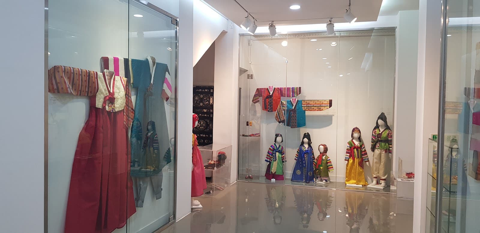 韓国色童博物館 — 伝統のカラーと織物文化 3