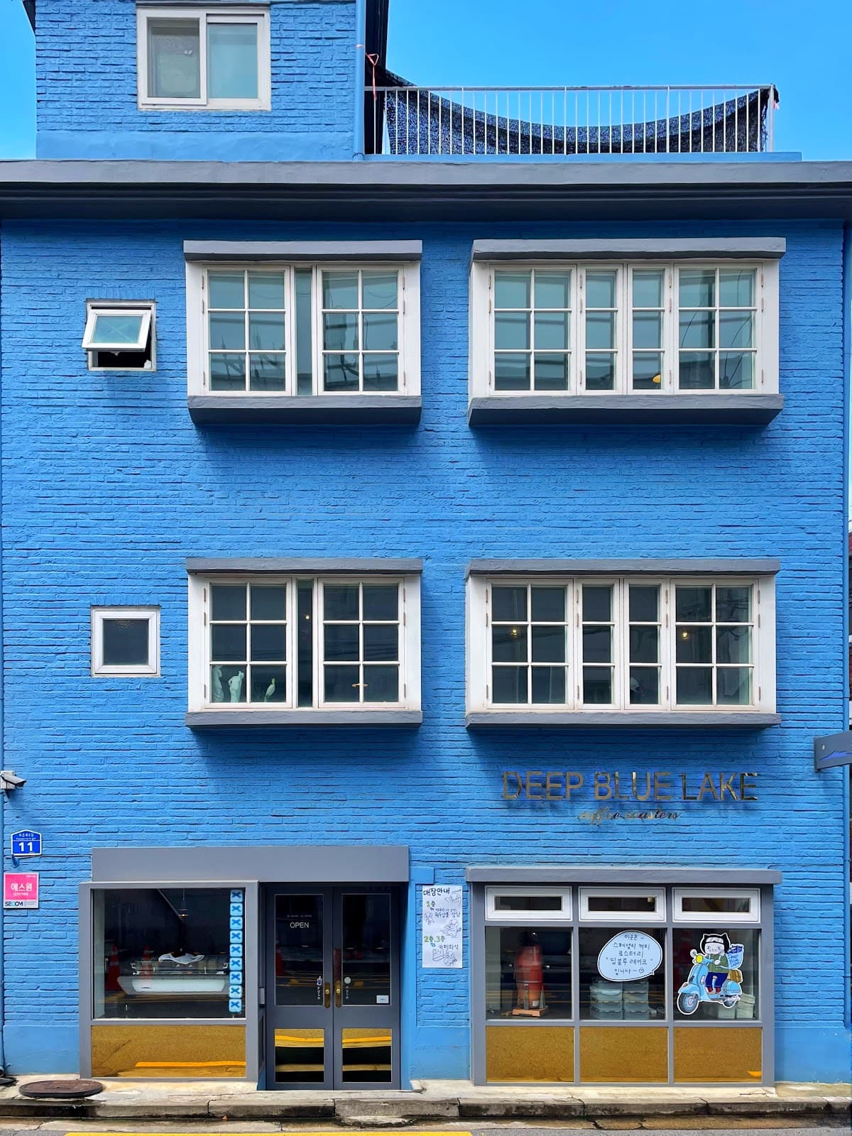 Deep Blue Lake Coffee & Roasters 4