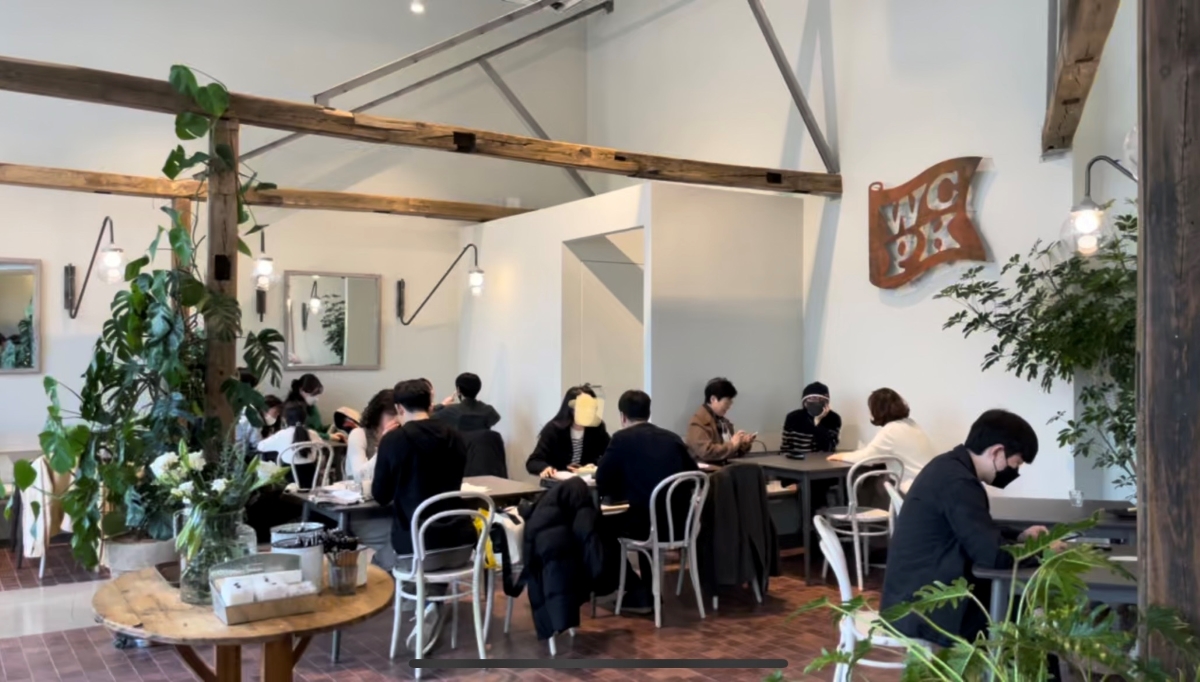 ソクチョン湖から望むロッテワールドタワー